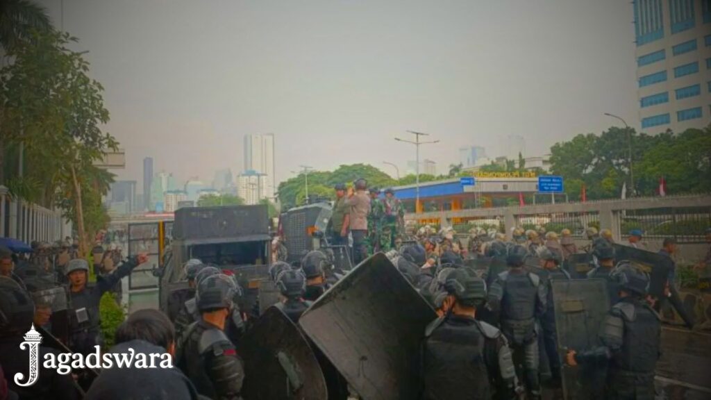 Warga Sesalkan Ricuhnya Aksi Mahasiswa di DPR karena Ganggu Aktivitas dan Transportasi