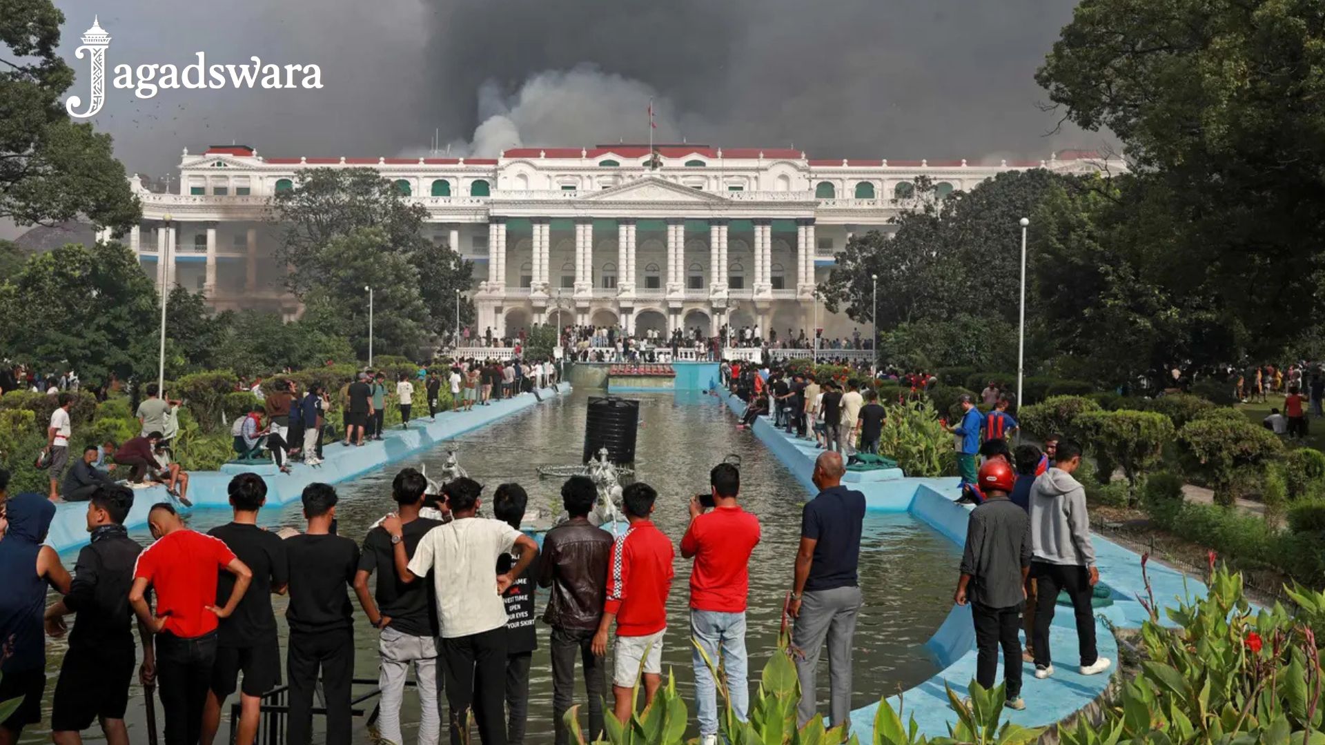 Hilton Kathmandu terbakar